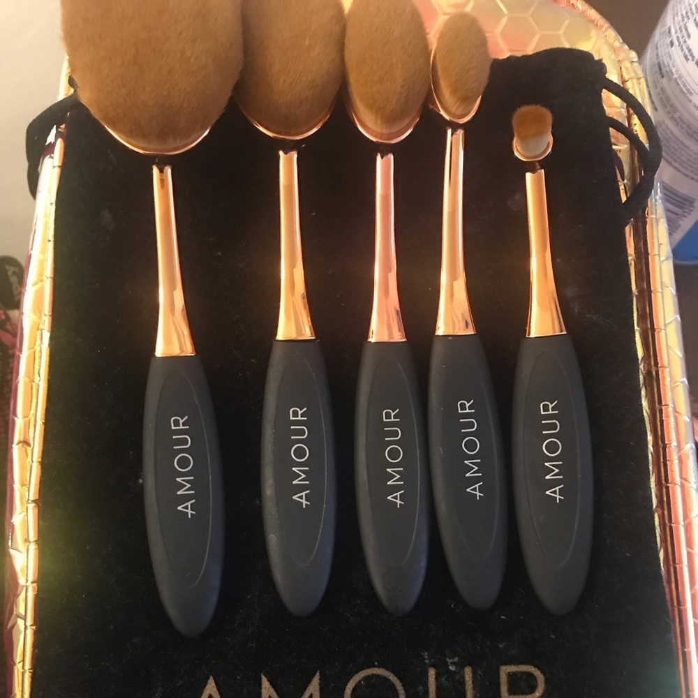 Makeup Brushes - Picture 3 of 7